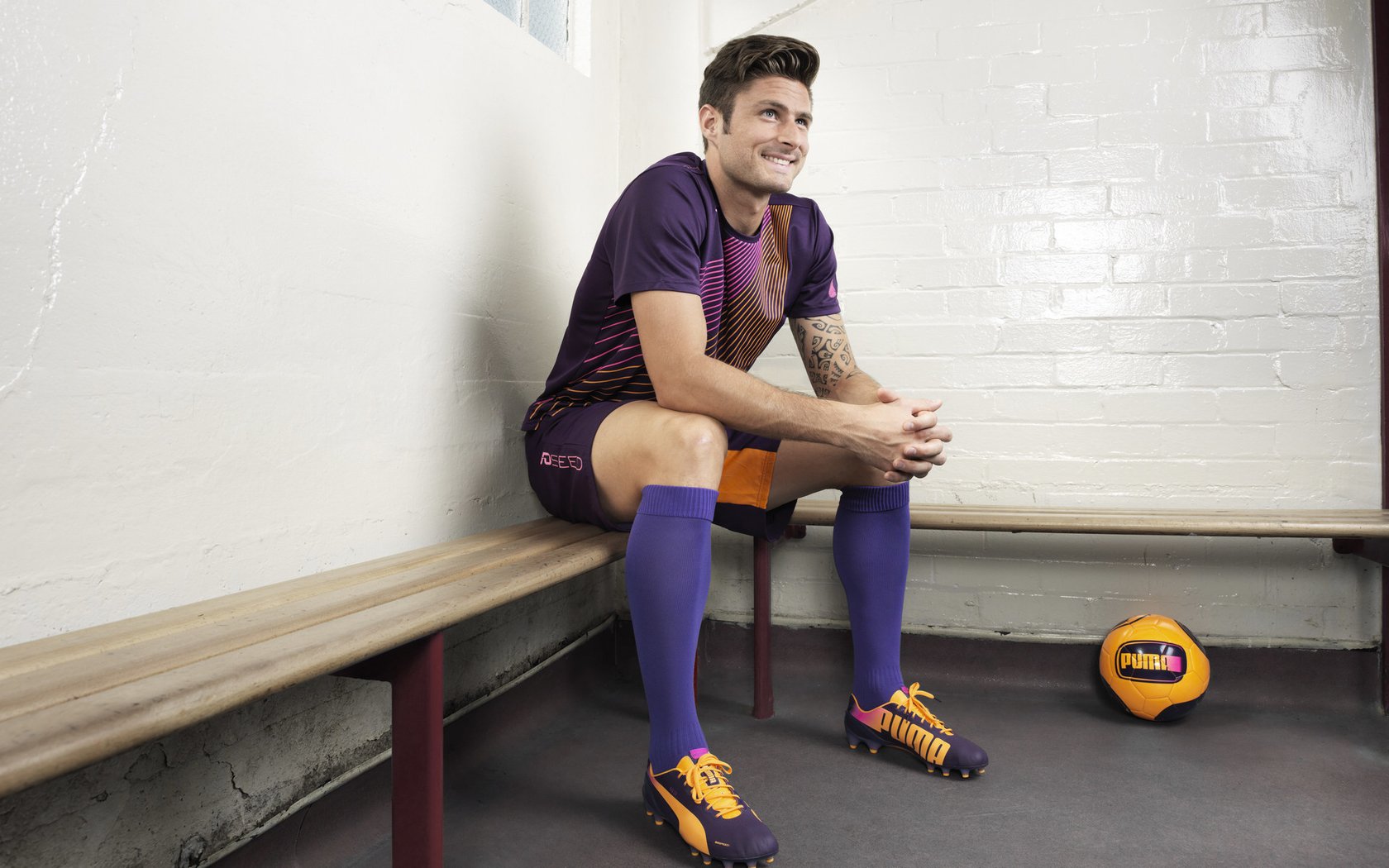 九游sports-“尼古拉斯·桑特基的战术眼光与强劲脚法，带领阿根廷美洲狮队踏上新高峰”